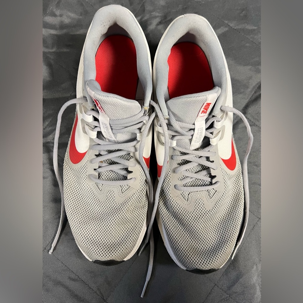 Nike Men's Athletic Shoes in Gray and Red